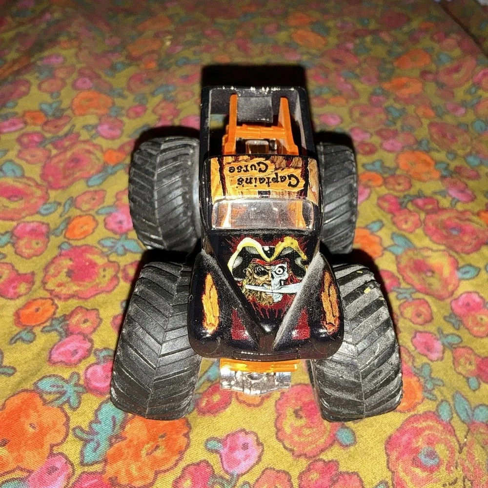 Captains Curse 1:64 Monster Jam Hot Wheels Pirate Orange Black